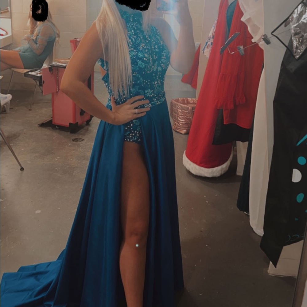 Prom Dress. Worn twice. Great condition. Comes with bag.